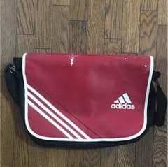 adidasのサムネイル