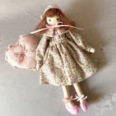 ハンドメイド／小さな帽子／手作り人形／布人形／天使の羽 - メルカリ
