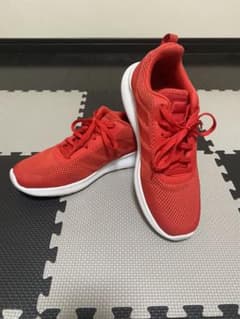 adidasスニーカーのサムネイル