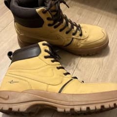 NIKEのサムネイル