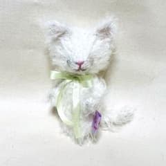 モヘアの小さい白猫 ハンドメイド ぬいぐるみ テディベア 作家Tamu