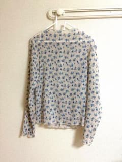 ブルー 花柄 シーアー長袖 トップスのサムネイル