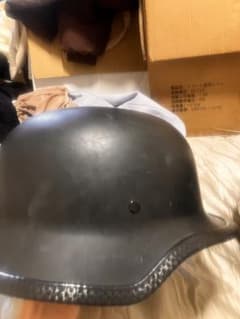黒いヘルメットのサムネイル