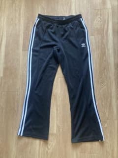 adidas アディカラー 70s セミフレアトラックパンツのサムネイル