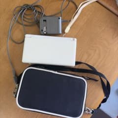 Nintendo DS Lite 本体 ホワイト 充電器 ケース付きのサムネイル
