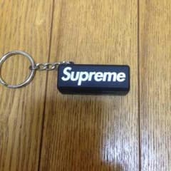 supreme キーホルダー値下げしました早い者勝ち！のサムネイル