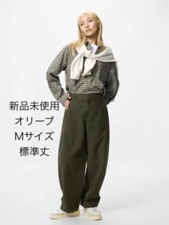 新品❣️UNIQLO ジャージーバレルレッグ オリーブMサイズ　テーパードパンツのサムネイル
