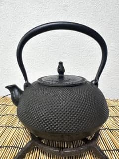USED品 南部秀山堂 南部伝統工芸士 佐藤 勝弘造アラレ 南部鉄瓶