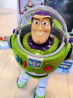 バズライトイヤー　トイストーリー４　6月購入の美品！のサムネイル