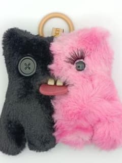 ファグラー FUGGLER キーホルダー ぬいぐるみ ブラック ピンク