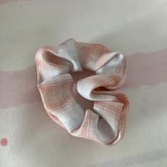 チェック柄のシュシュのサムネイル