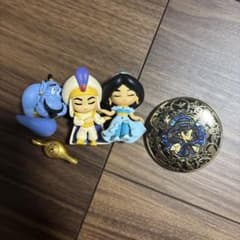 アラジン カプセルトイ セット 缶バッジ付きのサムネイル