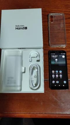 Rakuten Hand 64 GB SIMフリー クリアケース+フイルムのサムネイル