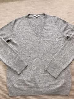 ユニクロ　カシミヤ100% Ｖネックニットセーターのサムネイル