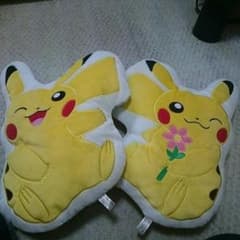【値下げ】ポケモン ピカチュウ クッション２点セットのサムネイル