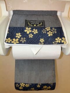 和柄 トイレットペーパーホルダーカバー 桜 ネイビー×グレー ハンドメイドのサムネイル