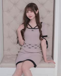 完売品♡pium ロゴバイカラー半袖ニットワンピのサムネイル