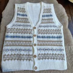手編み　編み込み模様　前開きベスト　メンズ　MからL　白のサムネイル