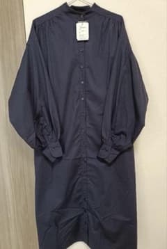 【新品】riziere ノーアイロンロングシャツワンピース　ネイビーのサムネイル