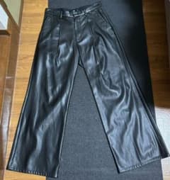 HARE ワイドパンツ Sサイズ 黒 レザーのサムネイル