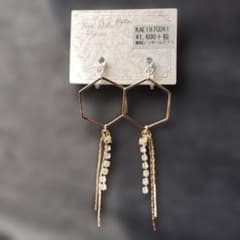 KAZA ノンホールピアス ゴールド 六角形 ビジュー 揺れる イヤリング　22