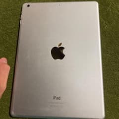 yuna専用 APPLE iPad Air  WI-FI 32GB SILV…のサムネイル