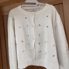 Flower 刺繍入りクリーム色カーディガンのサムネイル