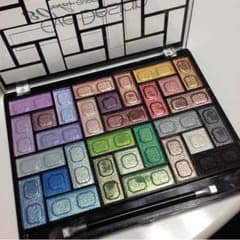 アイシャドウ 30色のサムネイル
