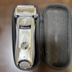 Braun 電気シェーバー シルバー 収納ケース付きのサムネイル