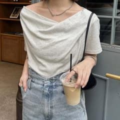 【全骨格対応◎】オフショルTシャツのサムネイル