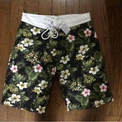 ベーやん様専用 人気の花柄サーフパンツ♪ 未使用のサムネイル