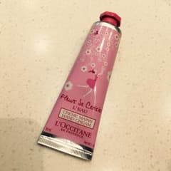 まいりお様専用✴︎L'OCCITANE  チェリーリボン ハンドクリームのサムネイル