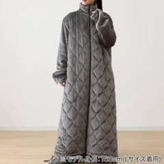 ニトリ　中綿入り着る毛布　ロング丈のサムネイル