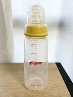 Pigeon スリムタイプ　哺乳瓶 200ml プラスチック製のサムネイル