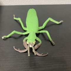 宝島社　のびーるヤバいリアル危険生物　カマキリ