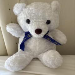 縦約45cm ホワイトクマ型ぬいぐるみ 青いリボン付き - メルカリ