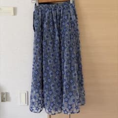 QUEENS COURT 刺繍スカート サイズ1のサムネイル