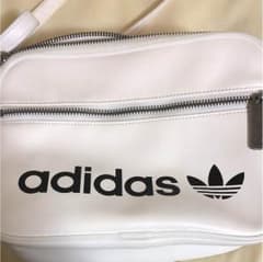 adidasカバンのサムネイル