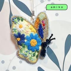 テ*ス様 ビーズ刺繍 蝶々 ブローチ キーホルダーのサムネイル