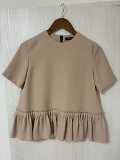 YOKO CHAN ベージュ フリル 半袖トップス YOKO CHAN ペプラム半袖トップス ピンクベージュ - メルカリ