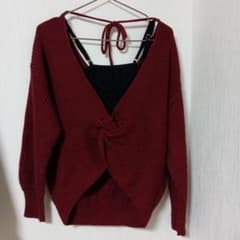 バーガンディ Vネックカーディガンとキャミソールセット