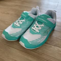瞬足22.5センチ　女の子用シューズのサムネイル