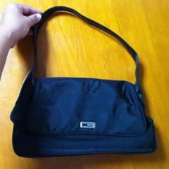 GUESSバッグのサムネイル