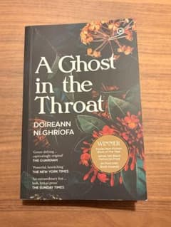 A Ghost in the Throat 洋書 ペーパーバックのサムネイル