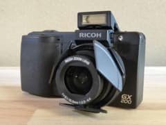 ​【元箱付】RICOH GX200 自動開閉キャップ・付属品多数 元箱付】RICOH GX200 自動開閉キャップ・付属品多数 - メルカリ