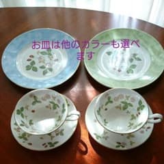 【♥ワイルドストロベリー♥】ティーカップ&ソーサー♥プレート2枚のサムネイル