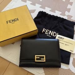FENDI 二つ折り財布 ブラック ゴールド金具のサムネイル