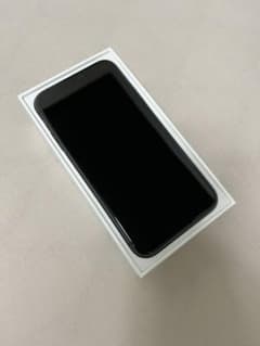 【超美品・早い者勝ち】iPhone 11 本体 ブラック 128 GBのサムネイル