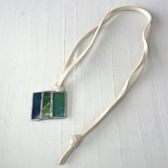 ステンドグラス ネックレス ペンダント グリーン ガラスのサムネイル