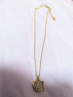 ルイヴィトン★ロゴネックレス♡ゴールドのサムネイル